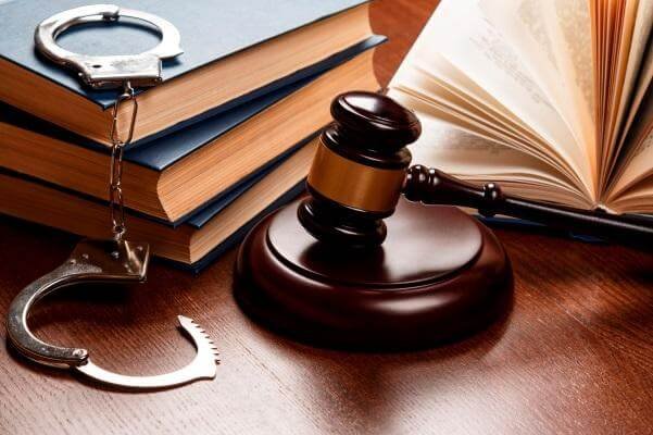 Crimes praticados por funcionário público